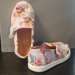TOMS girl shoes